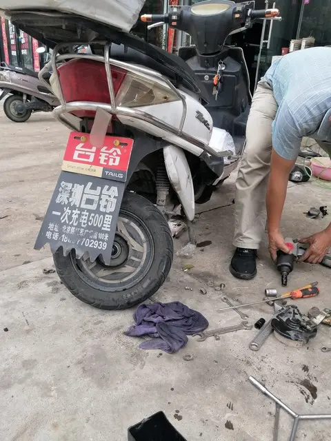 修电动车电池_电池车维修_电动电池修车视频